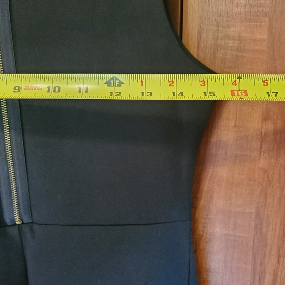 NWOT - Flattering & comfortable! Size SMALL - Picture 5 of 6